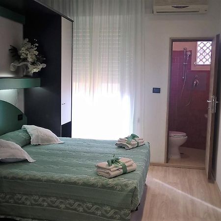 Hotel Tre Stelle Rimini Bagian luar foto