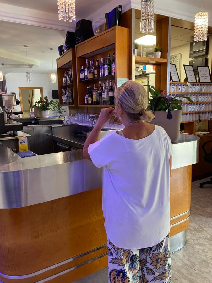 Hotel Tre Stelle Rimini Bagian luar foto
