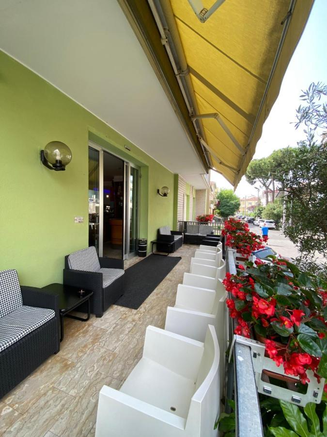 Hotel Tre Stelle Rimini Bagian luar foto